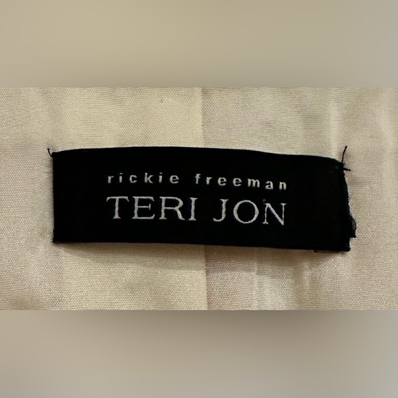 Teri Jon Blazer - Picture 4 of 7
